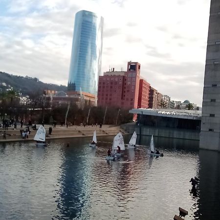 Coqueto apartamento frente al Guggenheim Bilbao Esterno foto