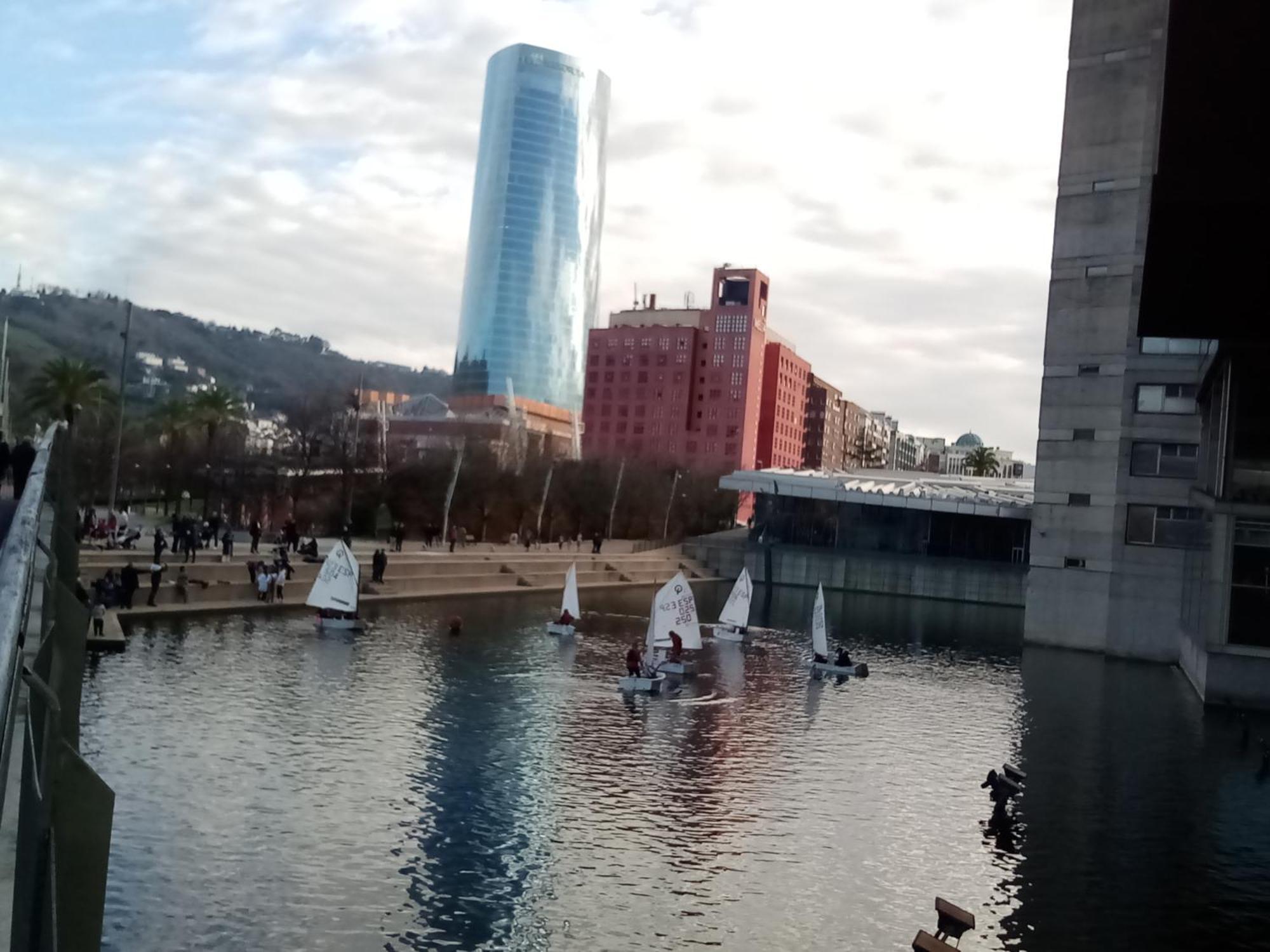 Coqueto apartamento frente al Guggenheim Bilbao Esterno foto